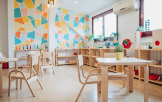 Wallcoverings vs. Paint: What’s Best for High-Traffic School Areas? - Modern classroom with wallcovering